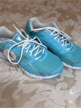 Light Blue Women's Athletic Sneakers - Tuva